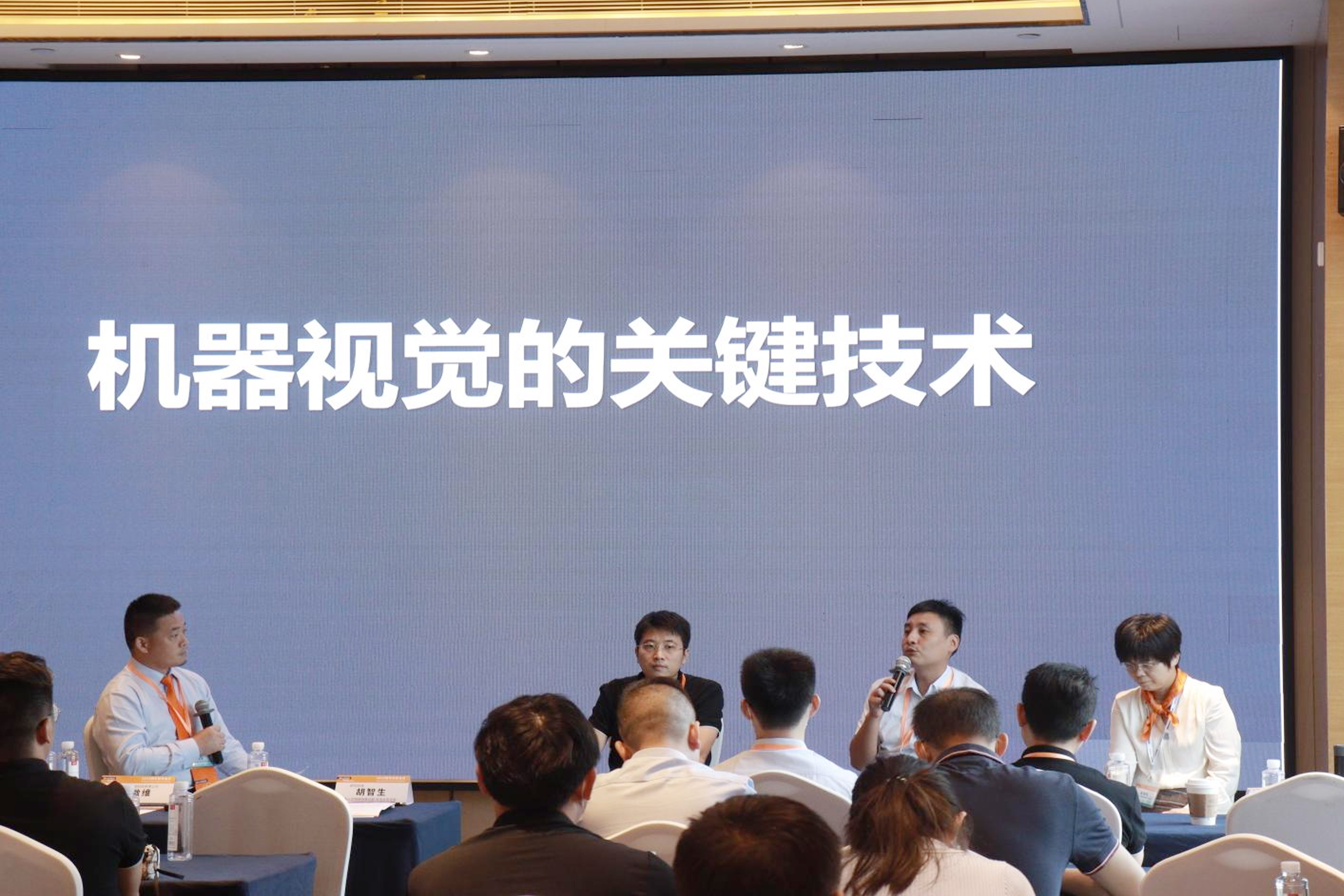 圓桌對話.jpg 圓桌對話.jpg